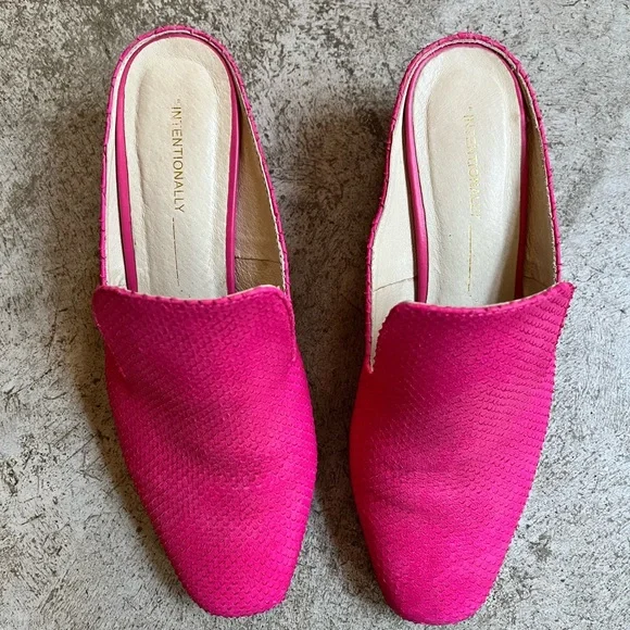 Intentionally Blank Clogs - Picture 2 of 5